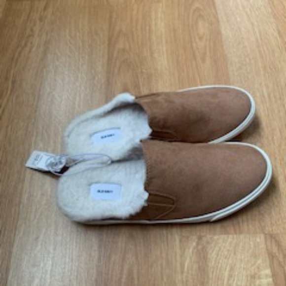 Old Navy Fur Lined Slip On Mules - Picture 2 of 2